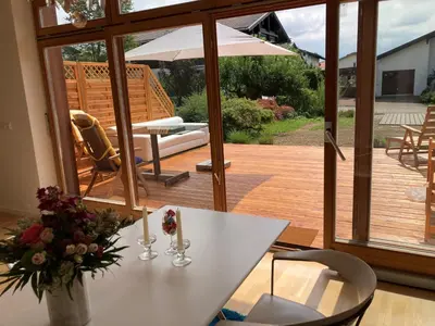 Ein Garten an der Unterkunft Tu Casa Chiemsee Ferienhaus