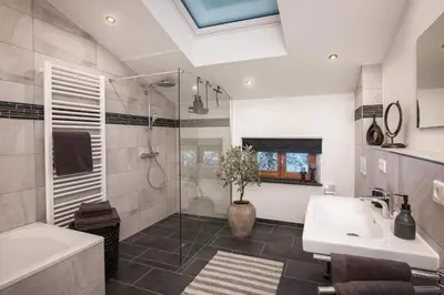 Ein Badezimmer in der Unterkunft MY STAY Erholung auf Erlebnishof zwischen Chiemseestrand und Kampenwand