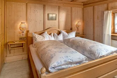 Ein Bett oder Betten in einem Zimmer der Unterkunft Ferienwohnungen Gerold, Kreuth-Reitrain