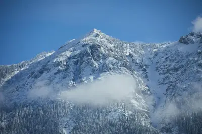 Ein allgemeiner Bergblick oder ein Berglick von der Ferienwohnung aus