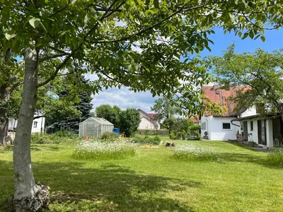Ein Garten an der Unterkunft Home of gmiatlich - Ferien & Wohnen auf Zeit