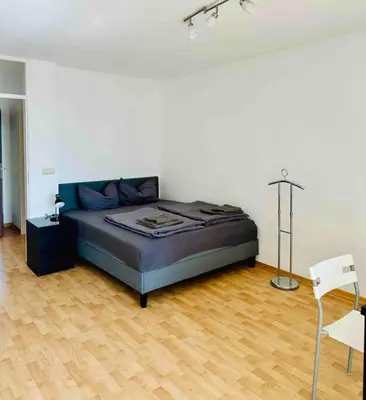 Ein Bett oder Betten in einem Zimmer der Unterkunft Schwabing-Studio great sunset view & balcony