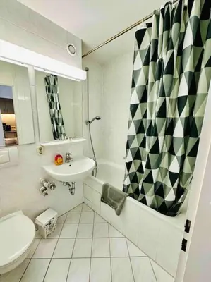 Ein Badezimmer in der Unterkunft Schwabing-Studio great sunset view & balcony