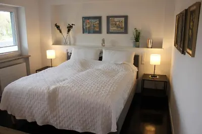 Ein Bett oder Betten in einem Zimmer der Unterkunft Schatzlhof Suite in Berg am Starnberger See