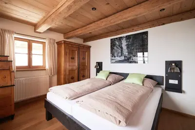 Ein Bett oder Betten in einem Zimmer der Unterkunft Villa Tegernsee - Exclusive Lakefront Villa with private Zirben Sauna, 4 Rooms for Family & Friends