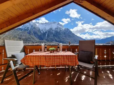 Ein allgemeiner Bergblick oder ein Berglick von der Ferienwohnung aus