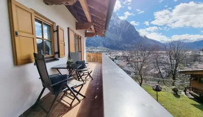 Ein allgemeiner Bergblick oder ein Berglick von der Ferienwohnung aus