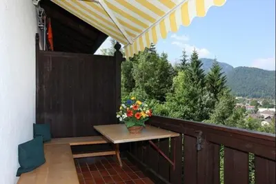 Ein allgemeiner Bergblick oder ein Berglick von der Ferienwohnung aus