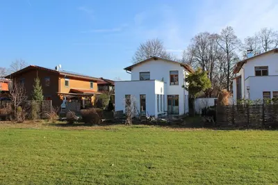 Das Gebäude in dem sich das Ferienhaus befindet