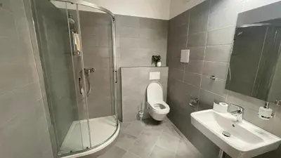 Ein Badezimmer in der Unterkunft Pension De Lux Augsburg