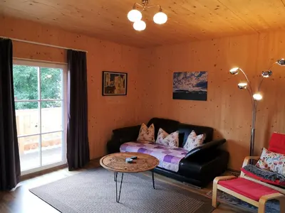 Ein Sitzbereich in der Unterkunft Heidis Ferienwohnung