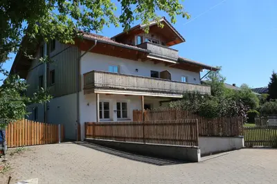 Das Gebäude in dem sich die Ferienwohnung befindet