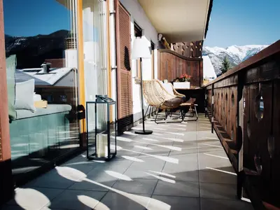Ein Balkon oder eine Terrasse in der Unterkunft Die Karwendelsuite - 5 Sterne FeWo mit bestem Bergblick, zentrumsnah & ruhig gelegen, familienfreundlich