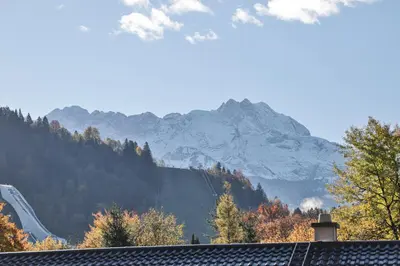 Ein allgemeiner Bergblick oder ein Berglick von der Ferienwohnung aus