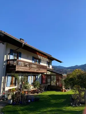 Ein allgemeiner Bergblick oder ein Berglick von der Ferienwohnung aus
