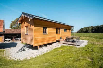 Das Gebäude in dem sich das Ferienhaus befindet