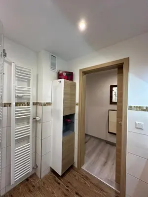 Küche/Küchenzeile in der Unterkunft Modern Apartments Neuburg D - TOP - 2 Zimmer, Parkplatz, Balkon, Wi-Fi, 2 TV, Dusche, Küche