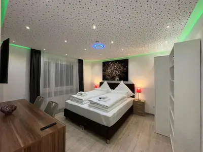 Ein Bett oder Betten in einem Zimmer der Unterkunft Modern Apartments Neuburg D - TOP - 2 Zimmer, Parkplatz, Balkon, Wi-Fi, 2 TV, Dusche, Küche