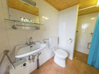Ein Badezimmer in der Unterkunft Idyllisches Ferienhaus mit Terrasse