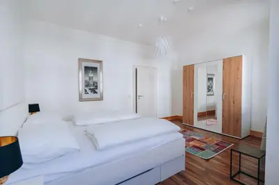 Ein Bett oder Betten in einem Zimmer der Unterkunft Große 4-Zimmer-Wohnung in der Ingolstädter City.