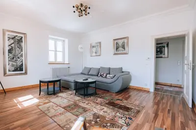 Ein Sitzbereich in der Unterkunft Große 4-Zimmer-Wohnung in der Ingolstädter City.
