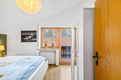 Ein Bett oder Betten in einem Zimmer der Unterkunft CASARINA - Alpenblick am Barmsee - FeWo Viola