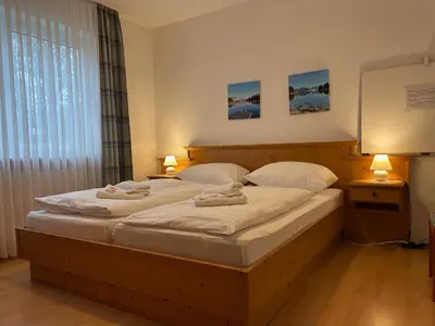 Ein Bett oder Betten in einem Zimmer der Unterkunft Chiemgau Comfort A3 Ferienwohnanlage Oberaudorf mit Hallenbad
