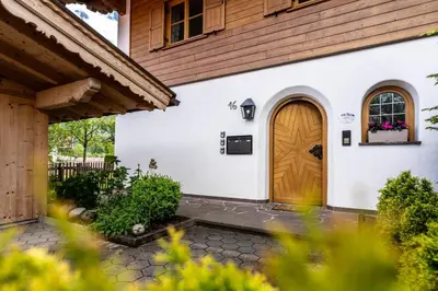 Ein Garten an der Unterkunft Ferienwohnungen LARA Wohnung 3