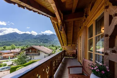 Ein allgemeiner Bergblick oder ein Berglick von der Ferienwohnung aus