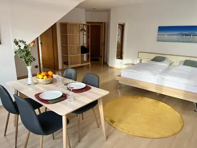Ein Bett oder Betten in einem Zimmer der Unterkunft DG-Wohnung in Waldkraiburg 50qm