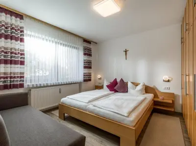 Ein Bett oder Betten in einem Zimmer der Unterkunft Chiemgau Comfort C3 Ferienwohnanlage Oberaudorf mit Hallenbad und Sauna