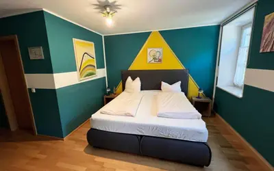 Ein Bett oder Betten in einem Zimmer der Unterkunft Deutsches Haus - Hotel nahe Landsberg & Augsburg