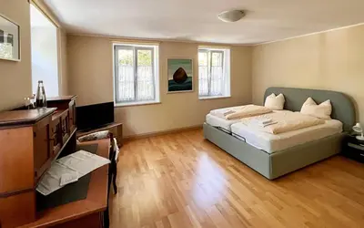 Ein Bett oder Betten in einem Zimmer der Unterkunft Deutsches Haus - Hotel nahe Landsberg & Augsburg