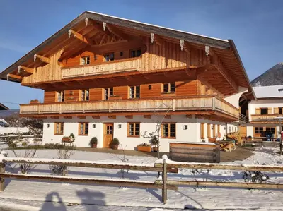 Das Gebäude in dem sich der Bauernhof befindet