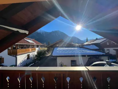 Ein allgemeiner Bergblick oder ein Berglick von des Chalets aus