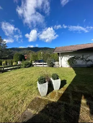 Ein allgemeiner Bergblick oder ein Berglick von der Ferienwohnung aus