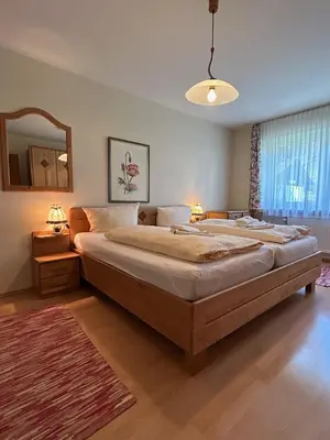 Ein Bett oder Betten in einem Zimmer der Unterkunft Chiemgau Comfort A2 Ferienwohnanlage Oberaudorf mit Hallenbad und Sauna