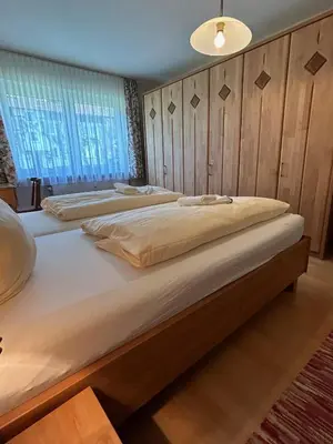 Ein Bett oder Betten in einem Zimmer der Unterkunft Chiemgau Comfort A2 Ferienwohnanlage Oberaudorf mit Hallenbad und Sauna