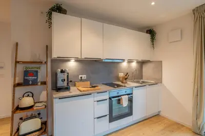 Küche/Küchenzeile in der Unterkunft Design-Apartment in Langenbach bei München, nahe Flughafen München
