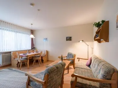 Ein Sitzbereich in der Unterkunft Chiemgau Comfort E2 Ferienwohnanlage Oberaudorf mit Hallenbad und Sauna