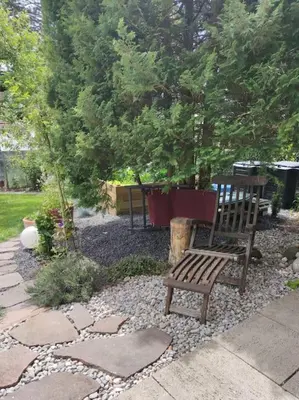 Ein Garten an der Unterkunft Gemütliches Garten-Apartment mit Bergblick