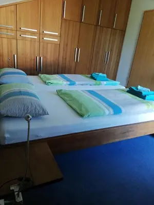 Ein Bett oder Betten in einem Zimmer der Unterkunft Ferienhaus Deller