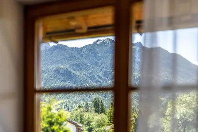 Ein allgemeiner Bergblick oder ein Berglick von der Ferienwohnung aus