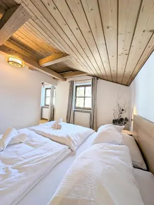 Ein Bett oder Betten in einem Zimmer der Unterkunft Neu! Moderner bayrischer Flair vor Pilatushaus