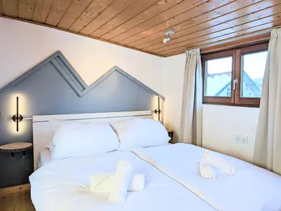 Ein Bett oder Betten in einem Zimmer der Unterkunft Neu! Moderner bayrischer Flair vor Pilatushaus
