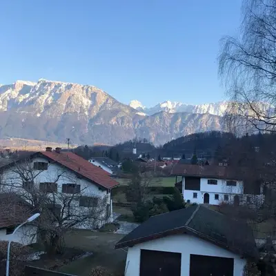 Chiemgau Comfort B8 Ferienwohnung Oberaudorf mit direktem Bergblick auf den Kaiser sowie Hallenbad und Sauna