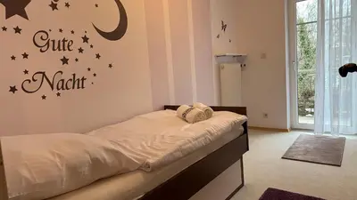 Ein Bett oder Betten in einem Zimmer der Unterkunft Oase1 mit Parkplatz, Automatische Kaffeemaschine und Küche