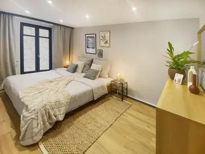 Ein Bett oder Betten in einem Zimmer der Unterkunft Gemütliche Oase in der Innenstadt, zwei Minuten zum Rathaus