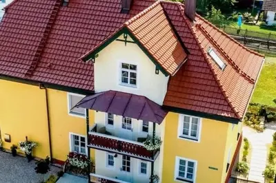 Das Gebäude in dem sich die Ferienwohnung befindet