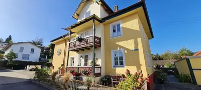 Das Gebäude in dem sich die Ferienwohnung befindet